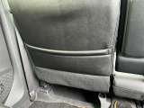 助手席下にも収納ボックスが装備されています!