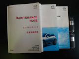 取扱説明書とナビ取扱説明書とメンテナンスノートがあり、アドバンストキーレスキーは2本あります。