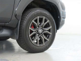 装着タイヤサイズは、265/60R18です。純正アルミホイールを装着しております。