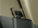 ◆コンビ二フック◆ちょっとした買い物の袋を吊り下げたり、ゴミ袋を吊り下げられるコンビニフックがあり車内を転がらず便利です!