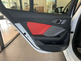 BMWの分厚いドアは、もしもの時にも搭乗者を守ってくれます。