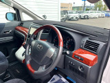 運転席シート廻りは使用感も少なく、良好な状態となっています。丁寧に使われていたことがよくわかりますね。