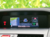 駐車や後退時の安全をサポートするバックモニターを搭載。後方の状況を視覚的に確認でき、安心して運転できます。