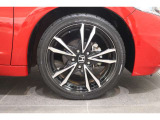 純正のアルミホイールが足元を飾ります!タイヤサイズは205/45R17です。