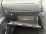 【グローブボックス】大容量のグローブボックスです!!車検証ケース他、日頃使う小物類の収納スペースもたくさんあります!