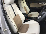 マツダは運転手中心の車つくりを行っております。上部に視認ゾーン、手が届く位置に操作ゾーンを配置し、運転に集中できるコックピットを演出しております☆