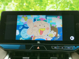 停車時に映像を楽しめるTV機能。お子様連れのご家族には特におすすめです。快適なドライブの一助となるでしょう。