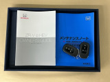 メンテナンスノート【点検整備記録簿・保証書】、取説も揃ってます。スマートキーはバッグなどにしまったままボタン操作でエンジンの始動・停止ができて大変便利です