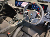 BMWの運転席はドライバーオリエンテッドという構造を採用。ドライバー目線の操作がしやすい設計になっており、ドライブ中にも目線の移動が少なく運転中にも簡単に操作ができます。