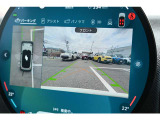 もはやMINI標準搭載とも言える、デザインアイコンの一つでもあるカーナビは各種設定から情報、マルチメディアまで、可愛らしい見てくれで多機能な装備の一つです。