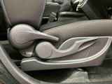 【運転席シートリフター】 体格に合わせたドライビングポジションに調整できます。