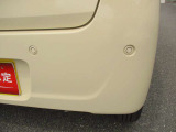 前方・後方の車両周辺にある物体から反射してくる超音波を受信して距離を把握する【超音波センサー】。