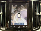 ◆360&deg;ビューカメラ『車載のカメラを駆使し、車を真上から見下ろしている映像に変換、センターディスプレイに表示させ、安全な駐車をサポート。縦列駐車や狭い場所への駐車に大きく役立ちます。』