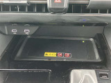 【置くだけ充電】ワイヤレス充電の規格Qi(チー)に対応した一部の機器、もしくはQiに対応したアクセサリーを装着した機器などに限られます