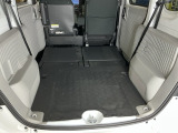 アイデア次第でいろいろな使い方ができる広くて使い勝手のいい荷室。