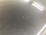 ボンネットにキズがあります。