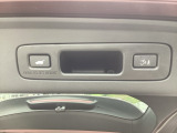 荷物を抱えていてもラクに開け閉め。Hondaスマートキーを持っていれば、開扉だけでなく、閉扉までをハンズフリーで行うことができます