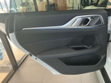 BMWの分厚いドアは、もしもの時にも搭乗者を守ってくれます。