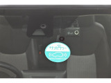 アダプティブクルーズコントロール機能付きです。走行中に先行車の様子を検知しながら、設定した車速の範囲内で先行車との距離のキープを支援します。詳細は販売店スタッフまでおたずねください。