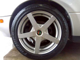 205/50R16社外ホイール装着車♪各種アルミホイールや、スタッドレスタイヤも取扱いしております。是非ご相談ください♪