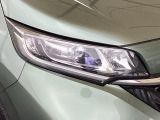 明るく白い光のLEDヘッドライトにより、夜間でも遠くまで見通しやすく、安全性が高まります。