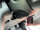 ハンドルの位置を微調整することができます!写真のレバーを下げるだけで簡単に動かすことができるので、ご自身が疲れにくいポジションに合わせられて便利ですよ。