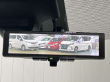 【インテリジェント ルームミラー】車両後方のカメラ映像をミラー面に映し出すので、車内の状況や、天候などに影響されずいつでもクリアな後方視界が得られます!