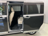 【両側オートスライドドア】子供を乗せたりするのにも隣のお車を気にせずストレスフリー★雨の日などはリモコンキーからドアの開閉ができとても便利な両側オートスライドドア★