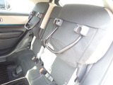 ◆チップアップ&ダイブダウン機構付【ULTR SEAT】は後席座面を左右分割で跳ね上げることができます。トランクで積載できない背の高い荷物をラクラク収納できます。ホンダ車ならではの人気装備です。