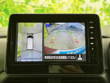 車両周辺の状況をモニターで確認できます。安全な運転をサポート。狭い道でも安心ですね。