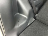 トランク左に小傷があります。