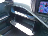 車検証などの保管に便利な小物入れがついています