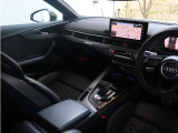 内装はシンプルに使い勝手を考え作られています。お車を運転する感覚をダイレクトに体感して頂けます。室内も広くロングドライブにも快適にお過ごしいただけます。