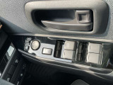 パワーウインドウスイッチです。運転席はオート機能付きです。