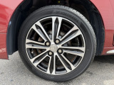 純正アルミホイールです。タイヤサイズは、165/55R15です。
