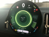 MINIは30kmと50kmのところに赤い印が御座います。多くのヨーロッパの国では一般道の法定速度が 30km(生活道) と 50km(市街道) に設定されており、それを分かり易くする為です。