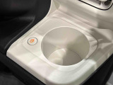 (前席/掘り込み式)ホットカップホルダー☆保温付で温活が車内でも実現♪600mlのペットボトルまで対応しておりスイッチ1つで温かい飲み物は保温を、冷たい飲み物は常温にしてくれます