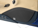 Hi-Fi プレミアムシステムを装着。V8サウンドと共に、お好みの音楽も高音質で楽しめる充実したキャビン環境を提供します。