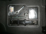 【車載工具】タイヤ交換には必需品ですね!万が一に役立つ工具です。緊急時に備え、使い方をしっかり覚えておきましょう。