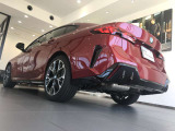 コーナーセンサーが搭載しておりますので、車庫入れの際など、障害物の接近を音で知らせます。