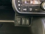 2.5アンペア急速USBチャージャー搭載。スマートフォンなどの充電にとっても便利です。