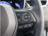 アダプティブクルーズコントロール機能付きです。走行中に先行車の様子を検知しながら、設定した車速の範囲内で先行車との距離のキープを支援します。詳細は販売店スタッフまでおたずねください。