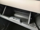 収納スペース多彩で、保証書等の保管に役立ちます