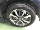【アルミホイール】純正のアルミホイールがついてます!足元が引き立ち、車の印象がより良くなります!