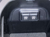 スマートフォンやお手持ちの機器のバッテリー残量が少なくなっても、運転中に充電ができるので安心ですね!