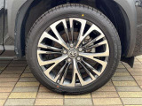 純正アルミホイール 215/50R18