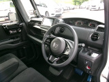 機能的な運転席は運転の妨げにならずストレスを感じさせません。