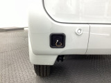 普通充電はフタを直接押し、急速充電は車内のボタンを操作して開け、あとは充電コネクターを差すだけで充電開始します。簡単な充電操作と、フタの開け方を変えることで差し間違いを防げる安心感。