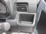 運転席、ドリンクホルダーついてます!