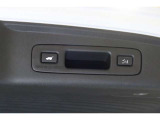 ☆電動リアゲート☆荷物で両手が塞がっていてもワンタッチボタンでリアテールゲートを自動で開閉できます。